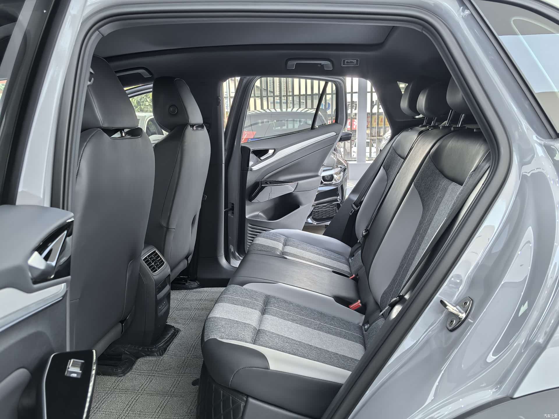 Volkswagen ID.4, 2025 8