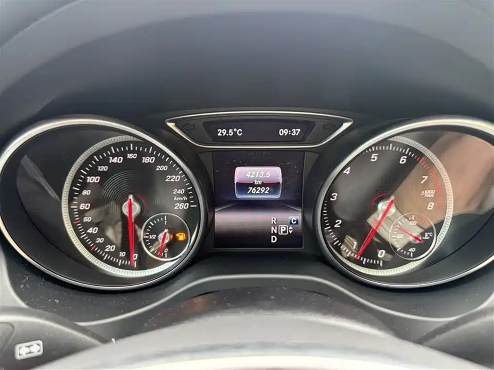 Mercedes-Benz GLA Mercedes-Benz GLA