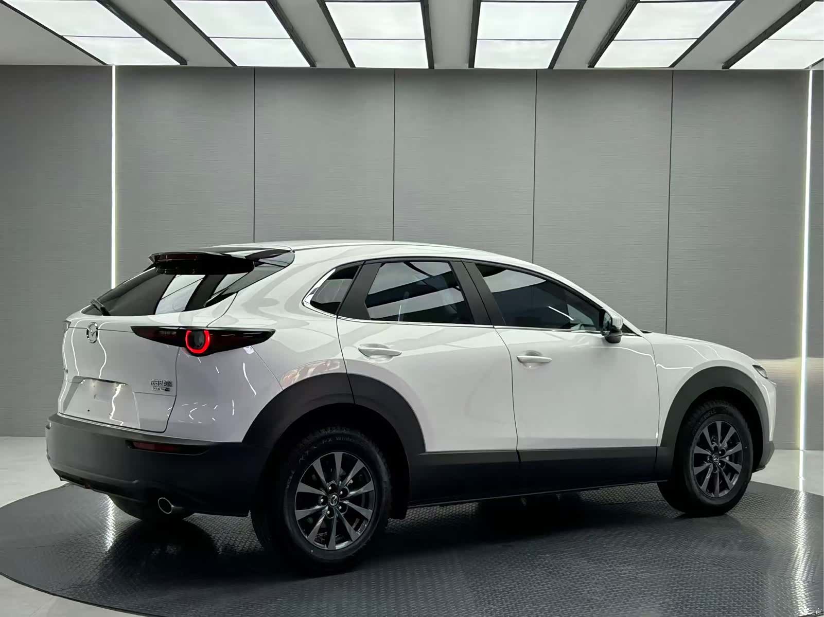 Mazda CX-30, 2022 все фото