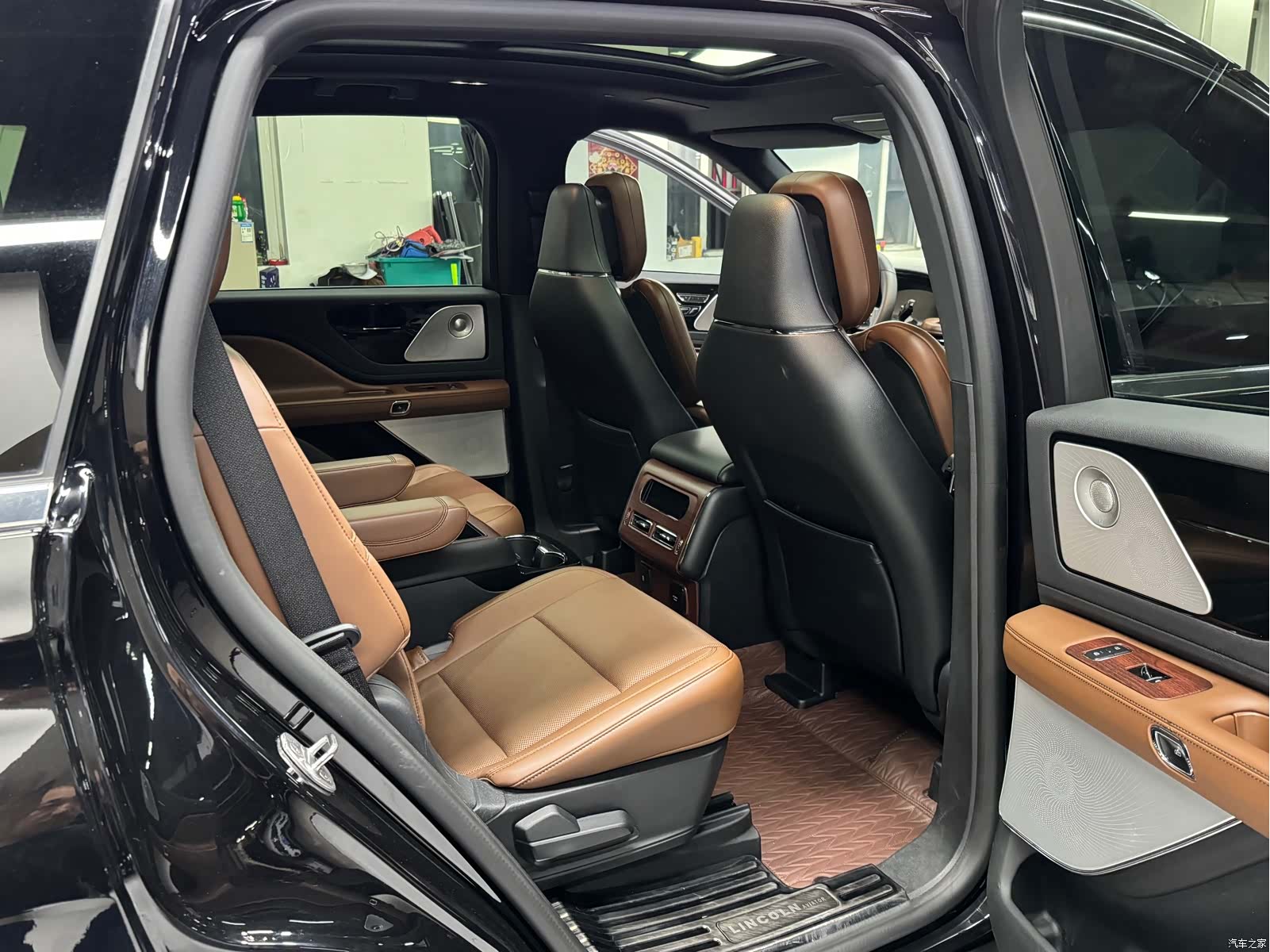 Lincoln Aviator, 2021 10