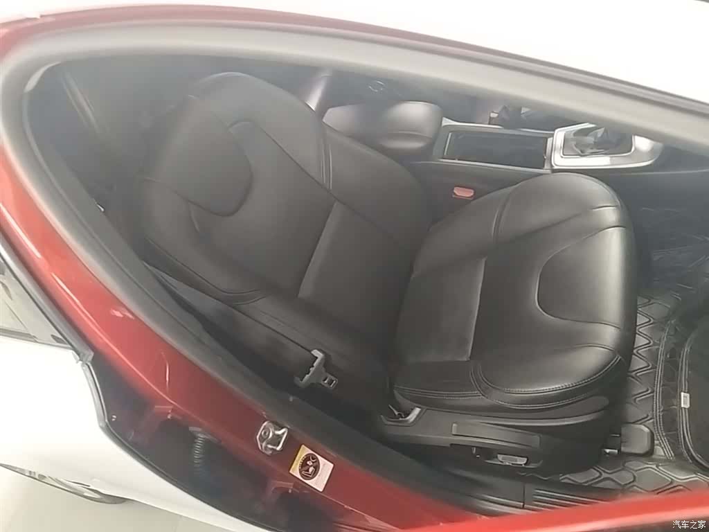 Volvo V40, 2019 25