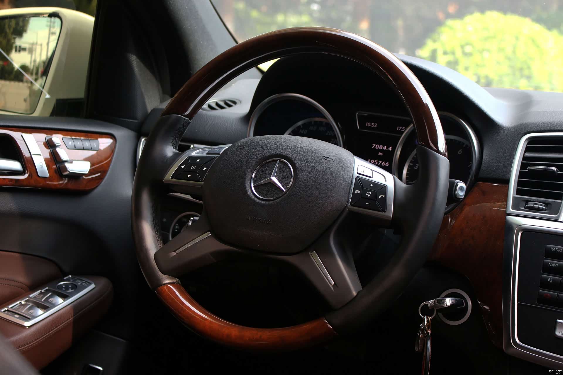 Mercedes-Benz M-Class, 2012 15