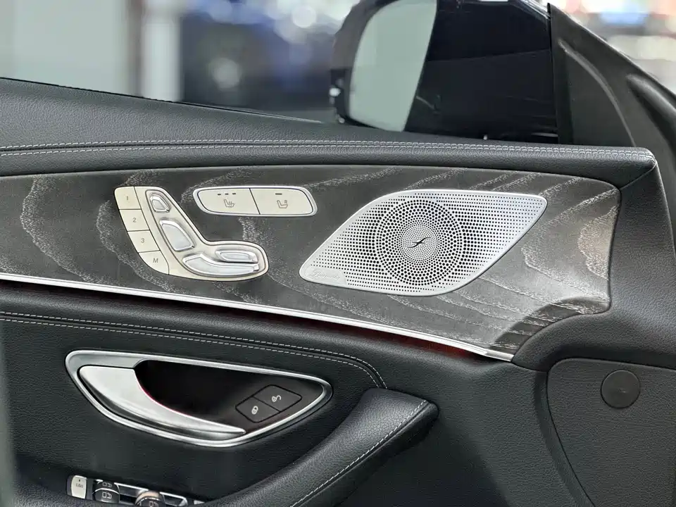 Mercedes-Benz CLS Mercedes-Benz CLS