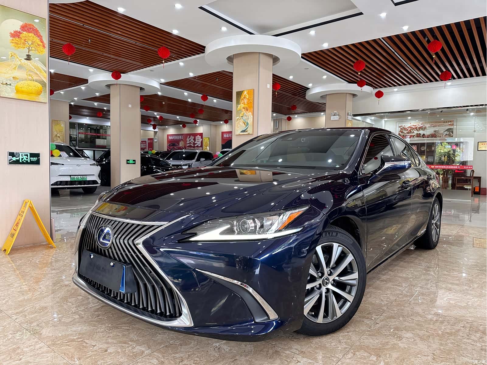 Lexus ES, 2021 1