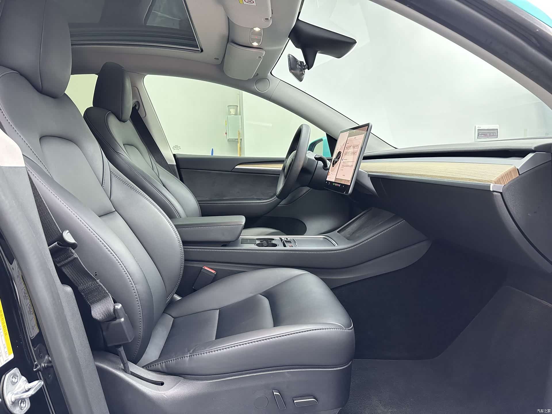 Tesla Model Y, 2023 13