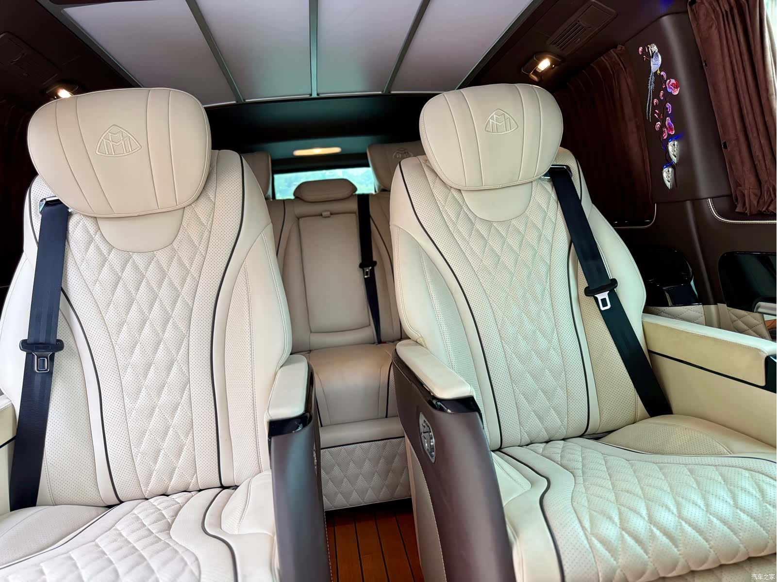 Mercedes-Benz 7, 2021 13