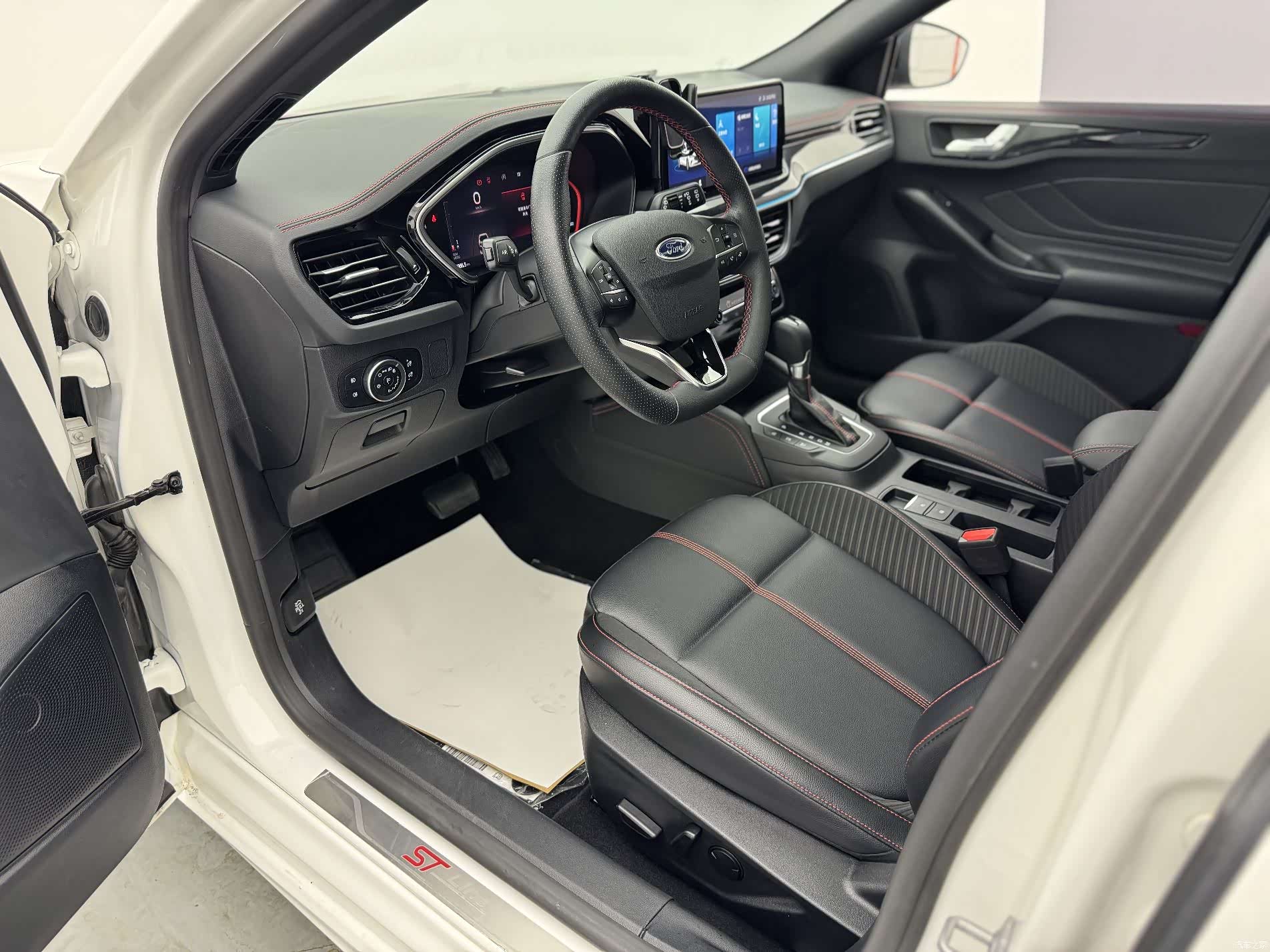 Ford Focus, 2023 14