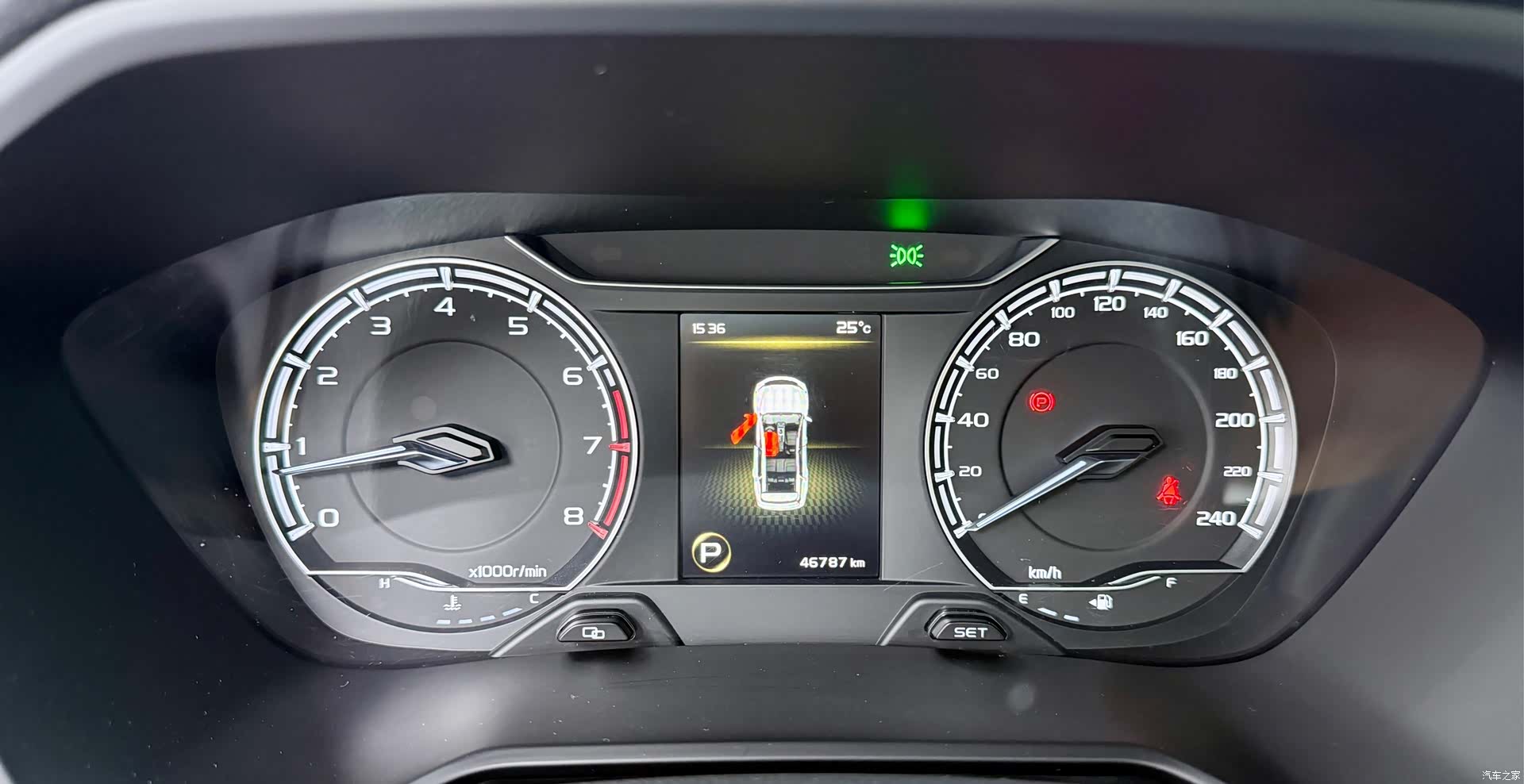 Geely X6, 2022 4