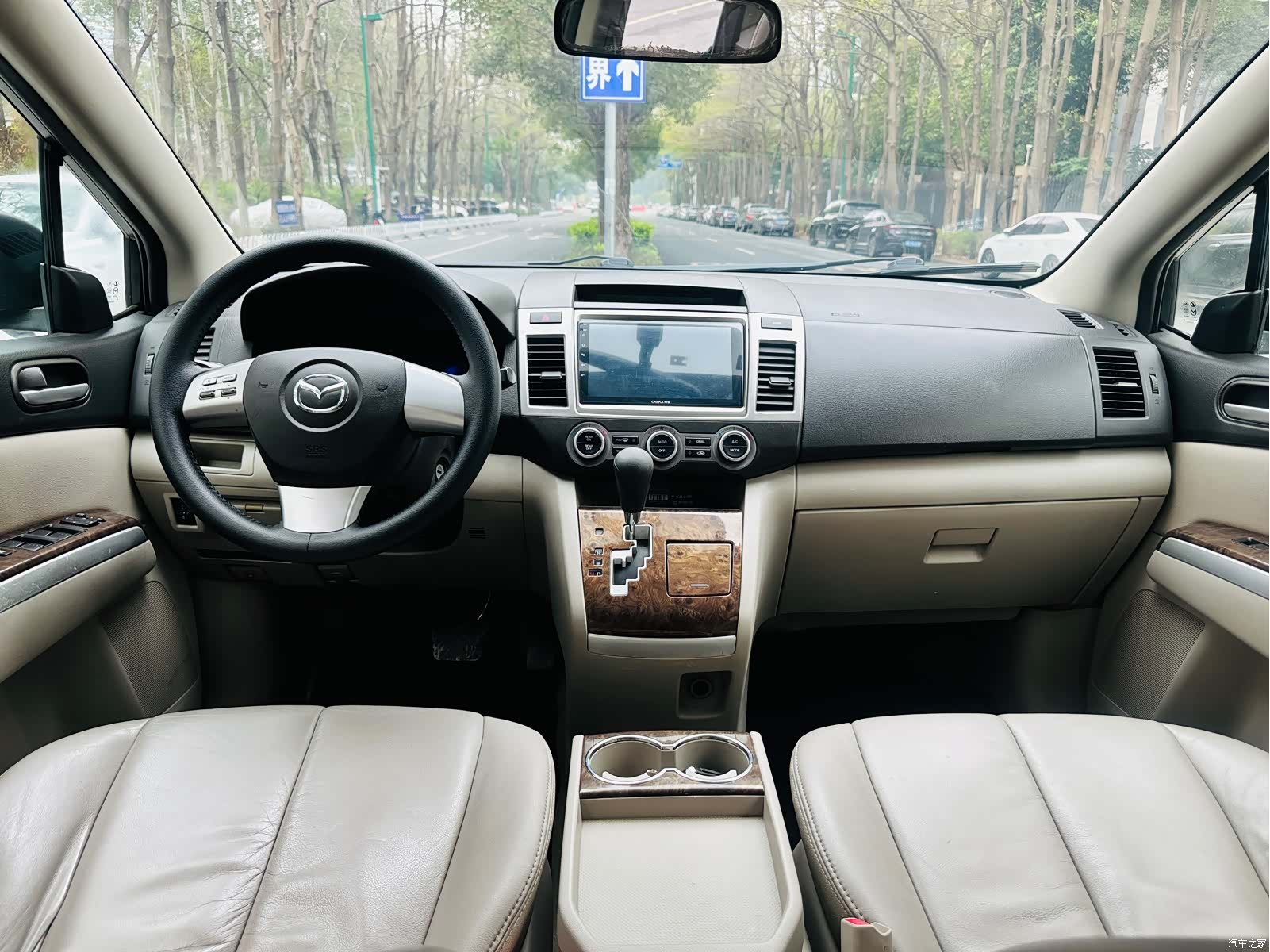 Mazda 8, 2013 28