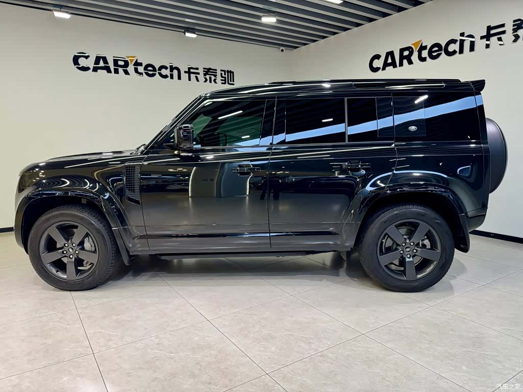 Land Rover Defender, 2023 7