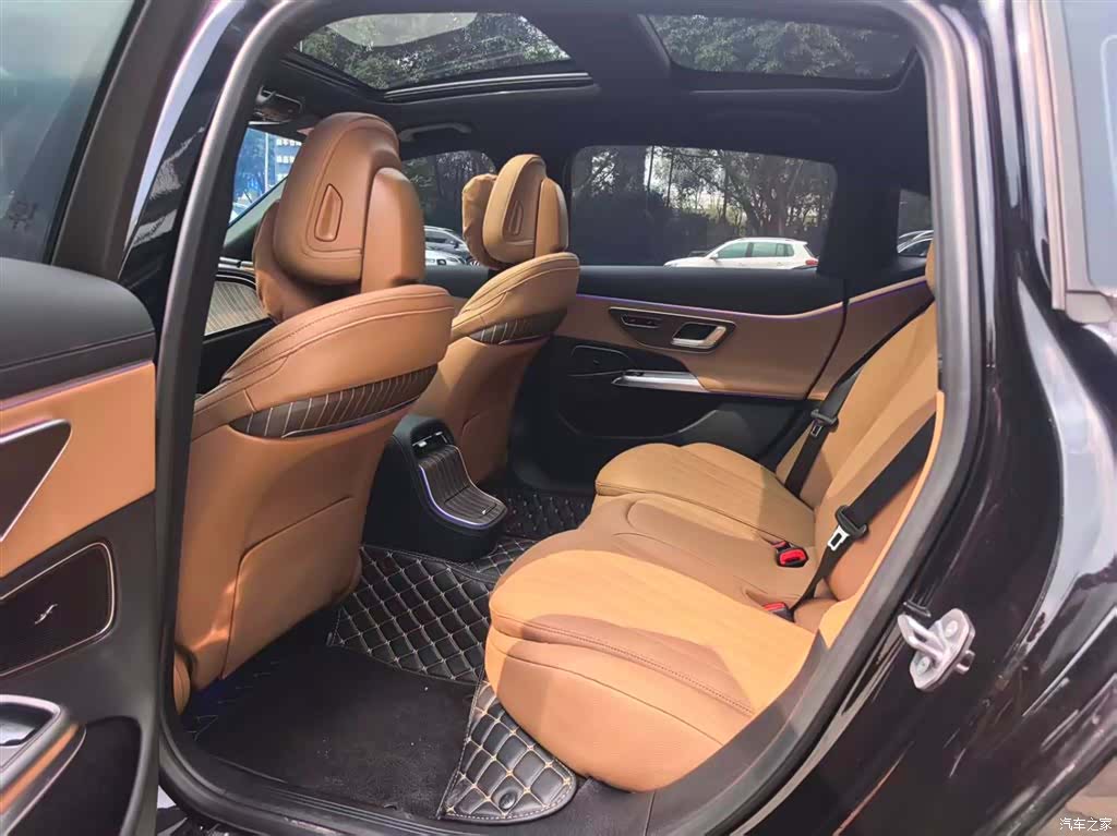 Mercedes-Benz E-Class, 2024 15