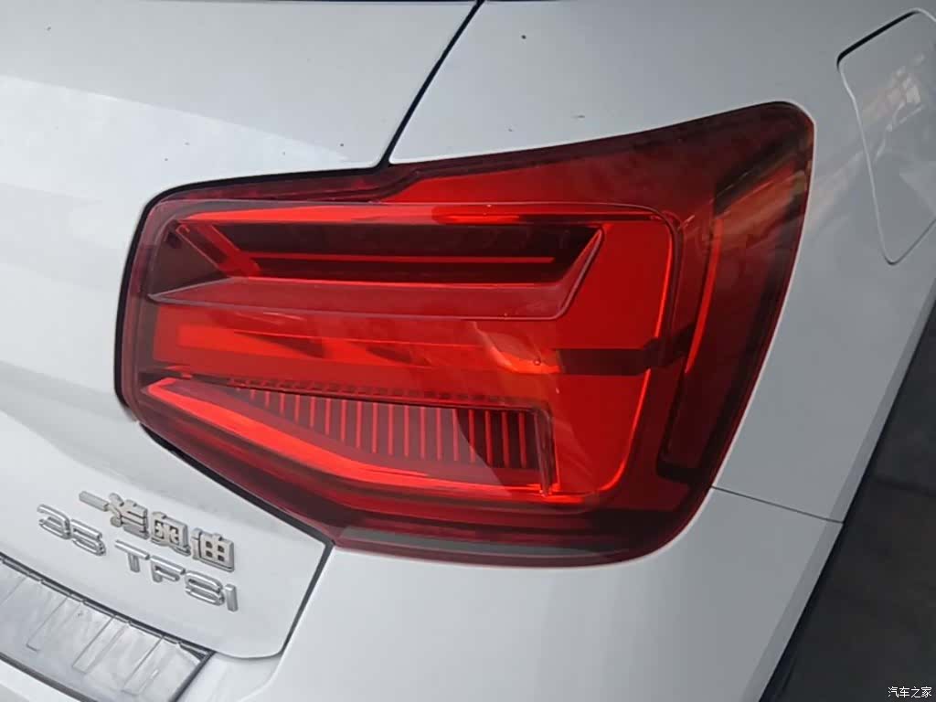 Audi Q2L, 2019 24