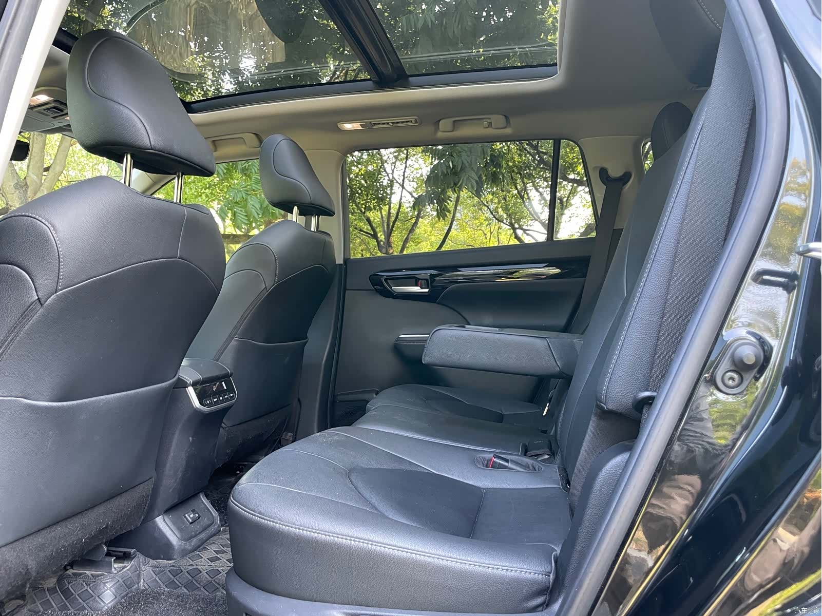 Toyota Highlander, 2022 все фото