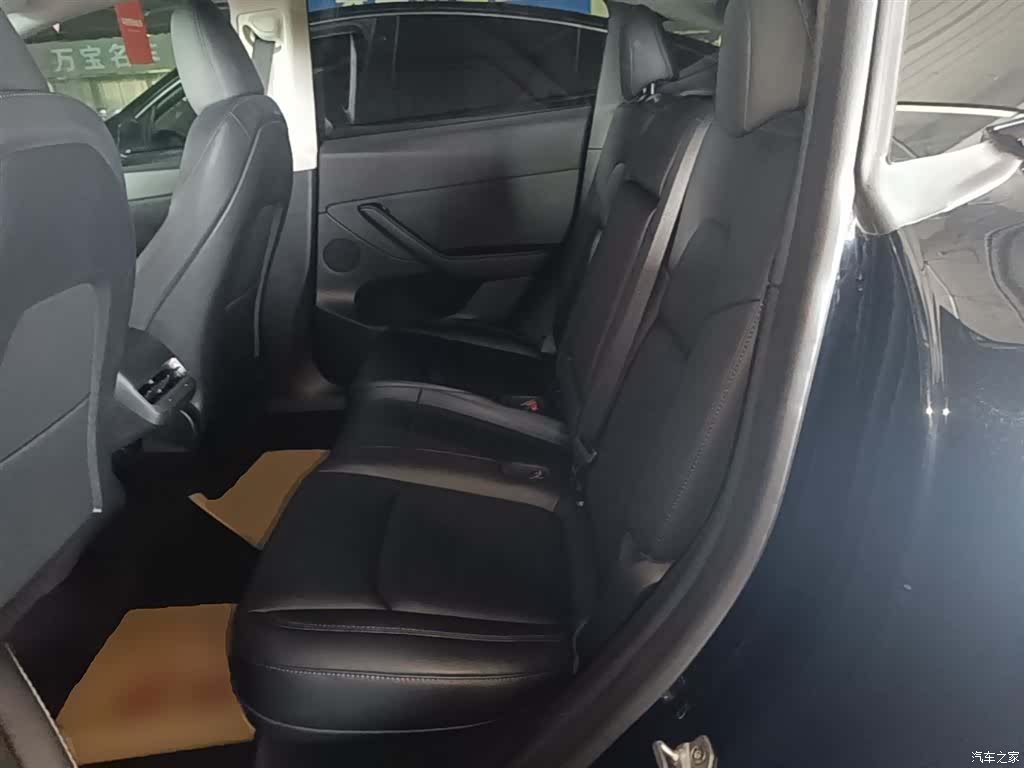 Tesla Model Y, 2023 17