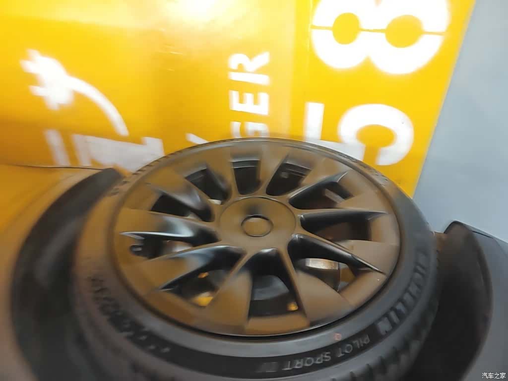 Tesla Model Y, 2023 23