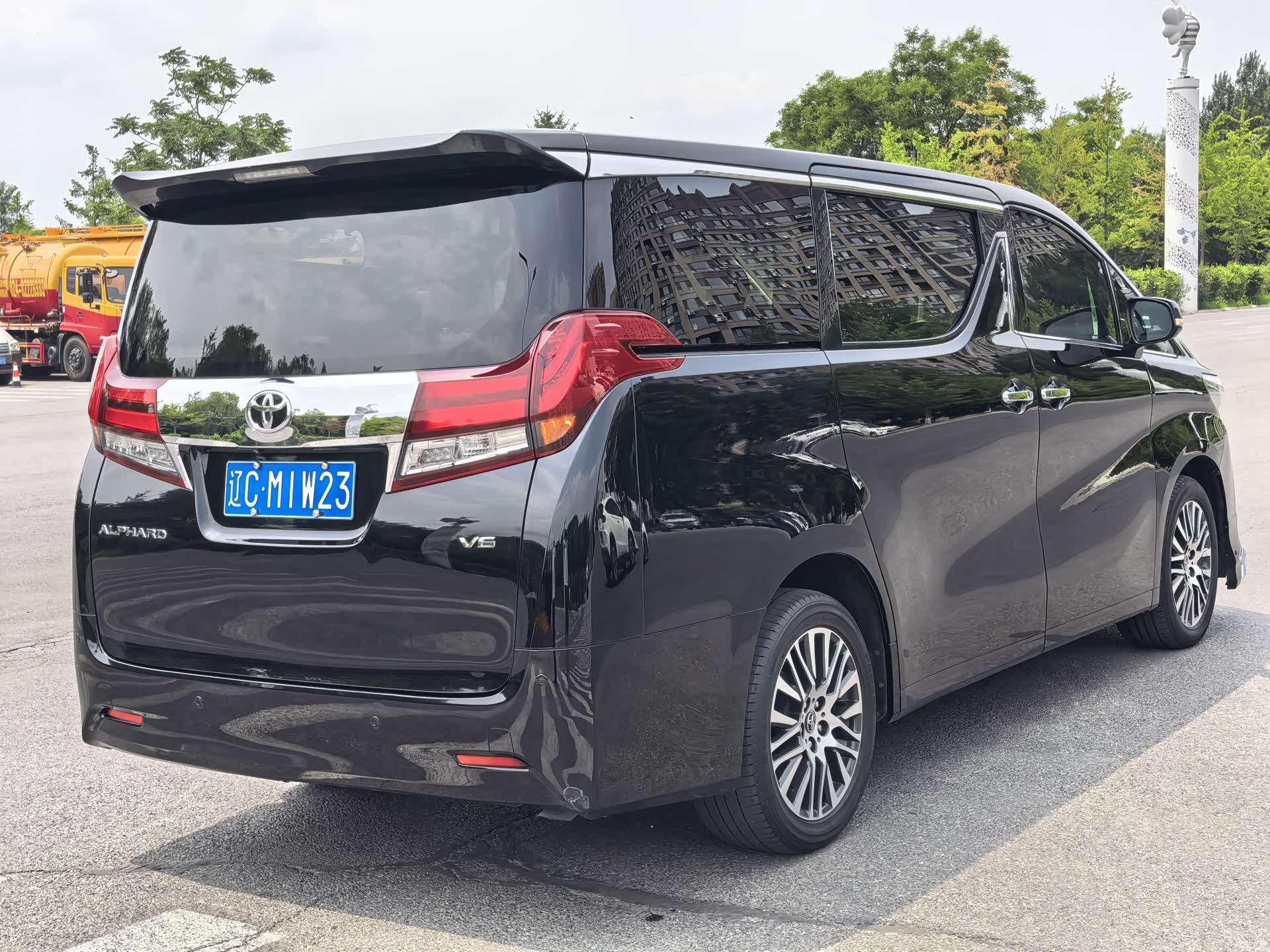 Toyota Alphard, 2015 11