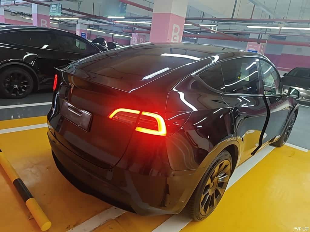 Tesla Model Y, 2023 7