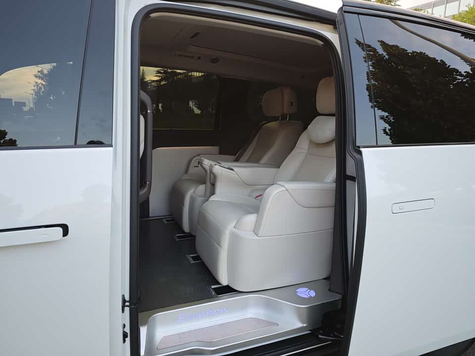 Li Auto Ideal MEGA