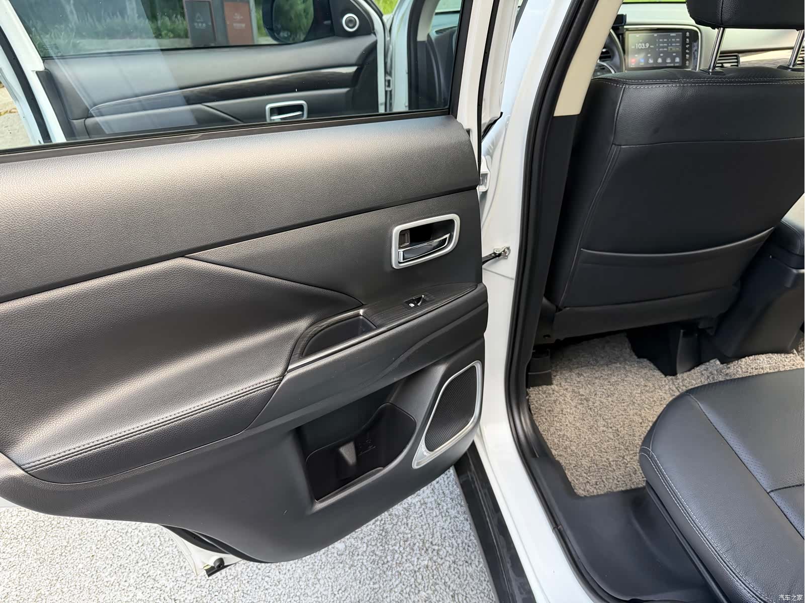 Mitsubishi Outlander, 2018 18