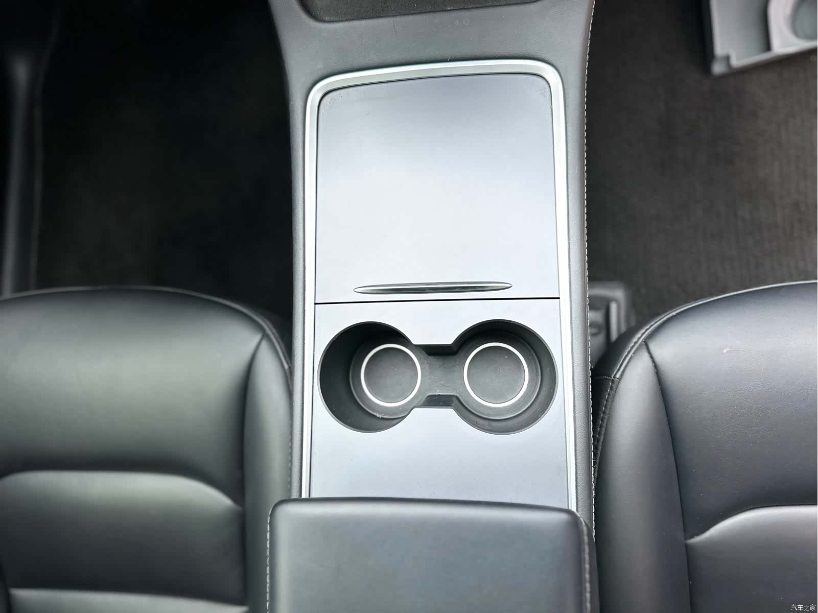 Tesla Model Y, 2023 17