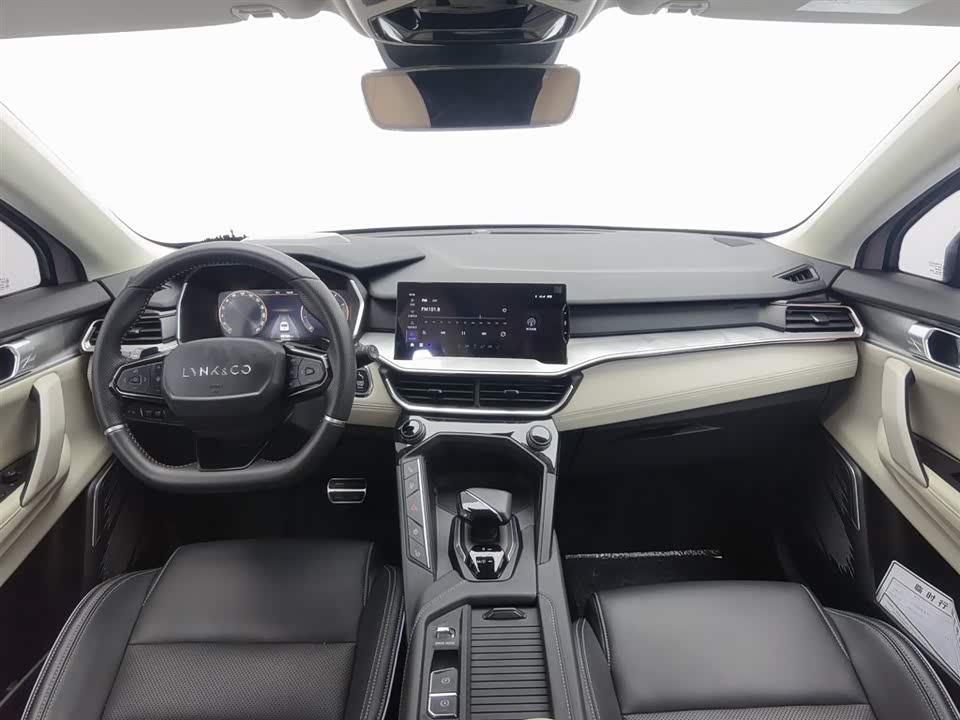 Lynk & Co 06