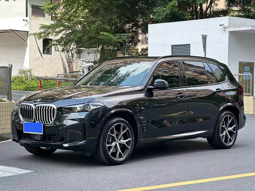 BMW X5 2023 xDrive 30Li Premium M Sport