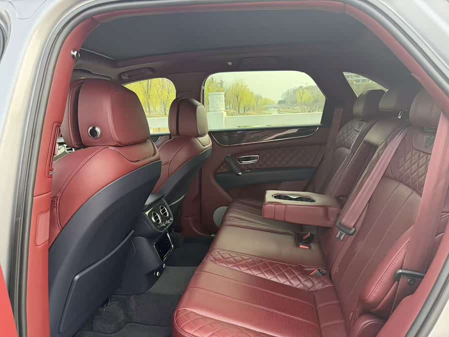 Bentley Bentayga 2019, фото 10