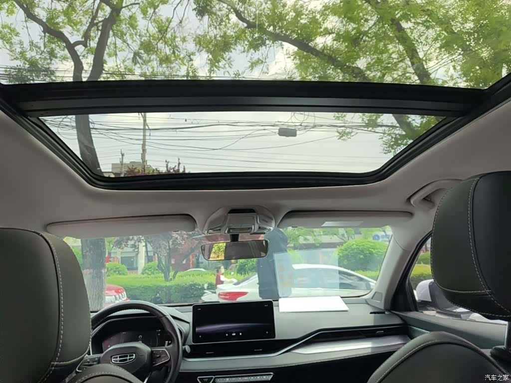 Geely Preface, 2022 18