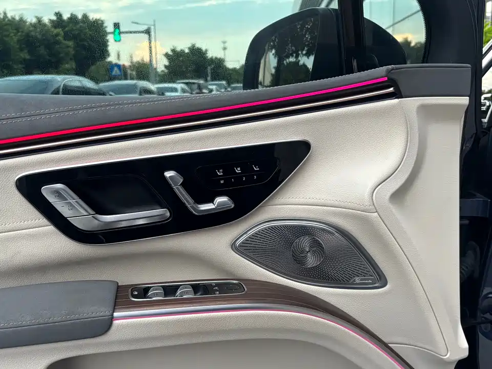 Mercedes-Benz EQS SUV