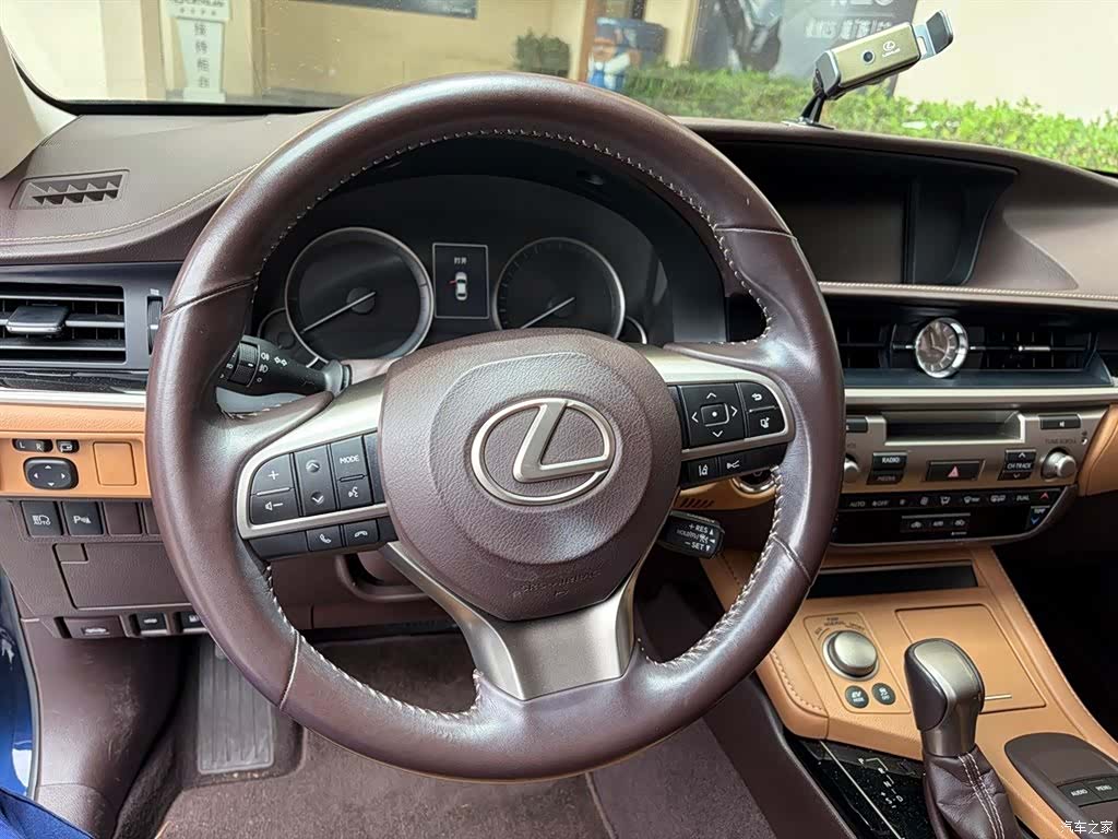 Lexus ES, 2017 7