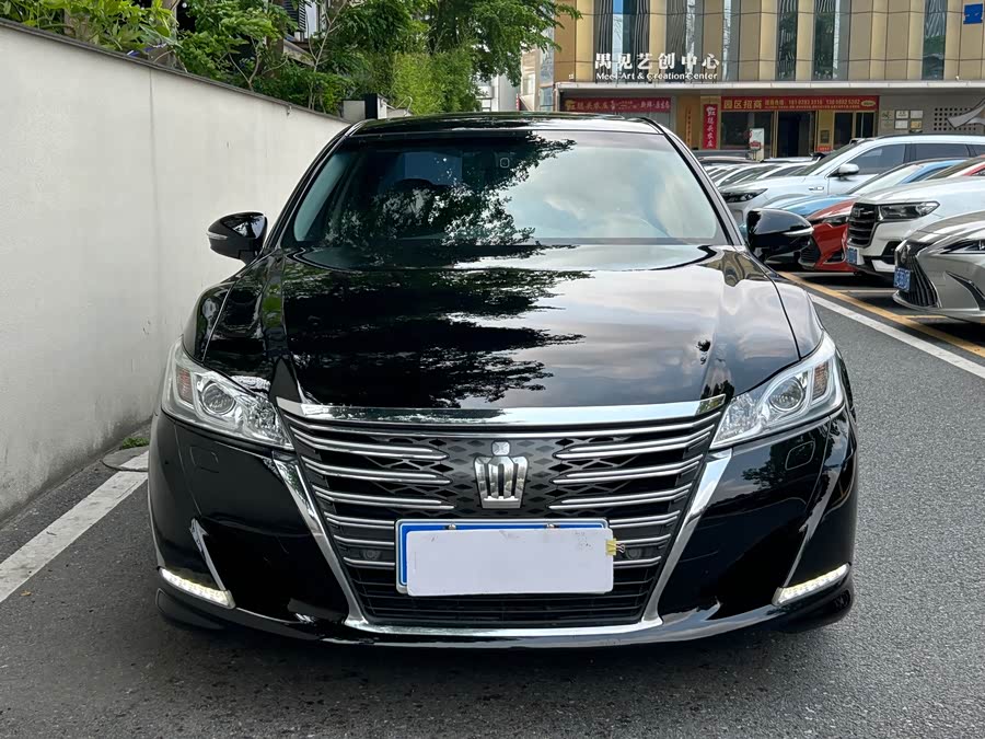Toyota Crown 2017, фото 2