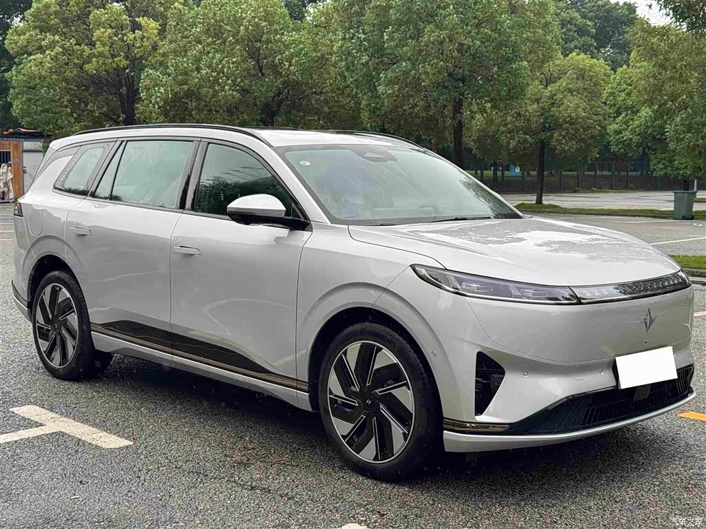 DongFeng eπ008, 2025 10