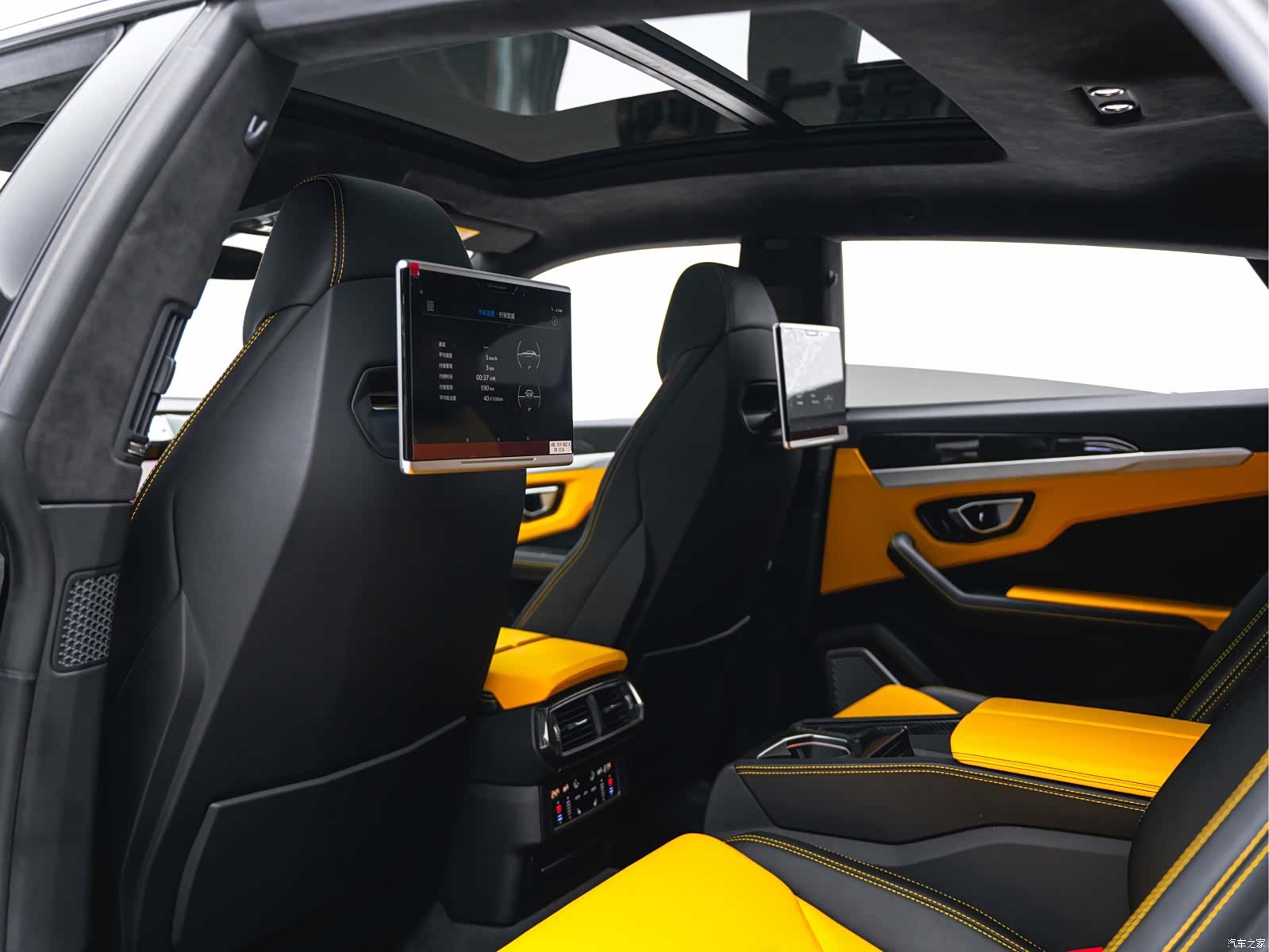 Lamborghini Urus, 2021 9