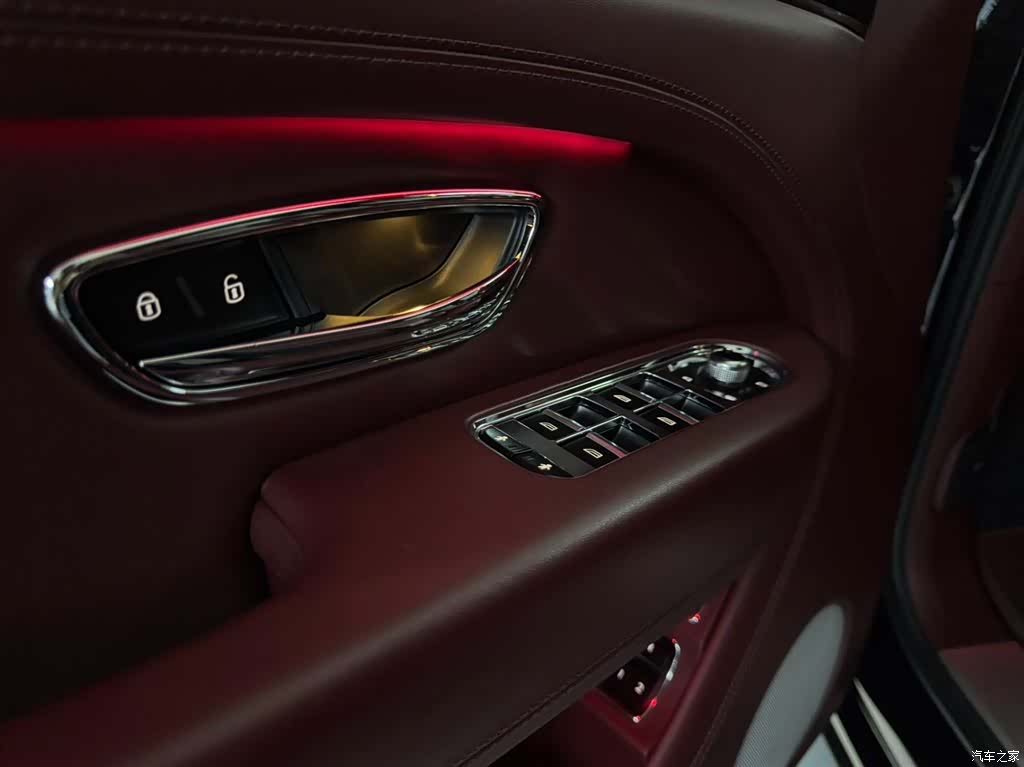 Bentley Bentayga, 2021 13