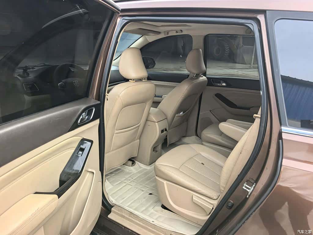 Wuling 730, 2015 8