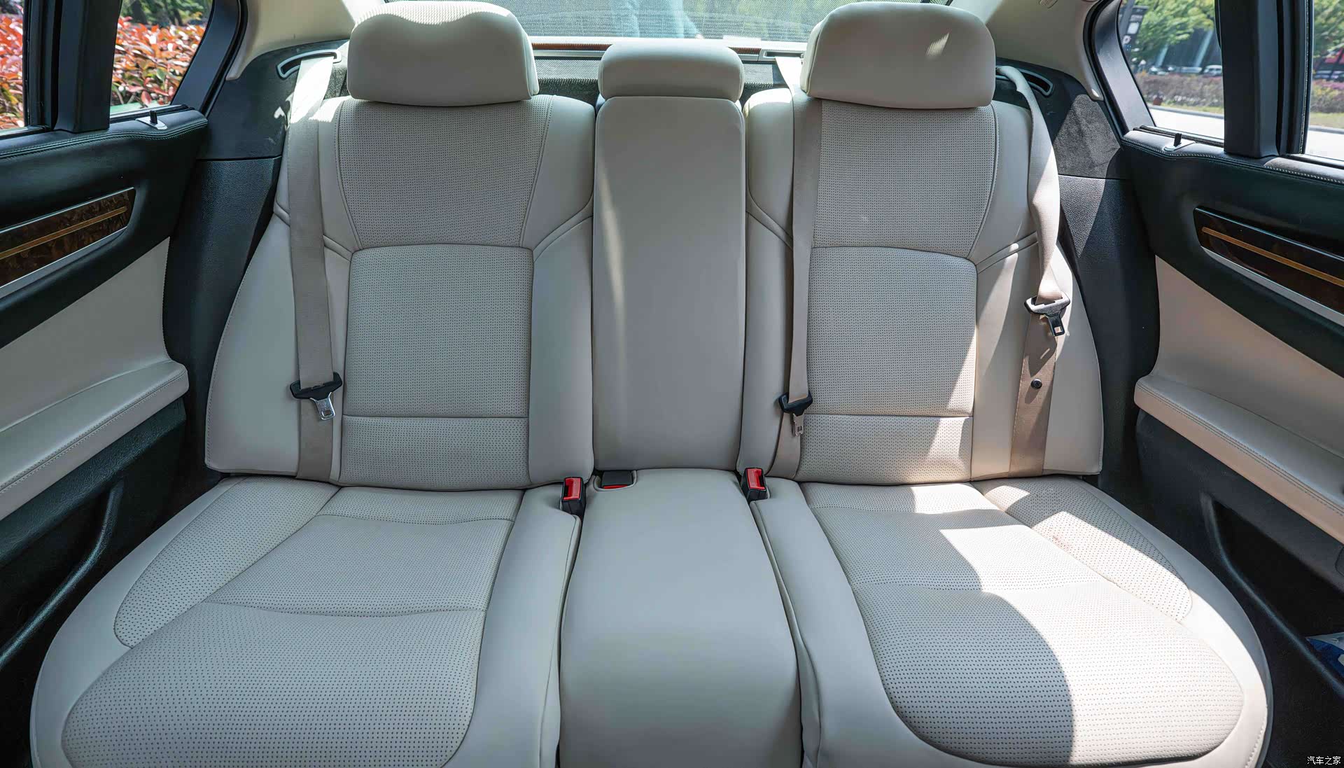 BMW 7 Series, 2012 23