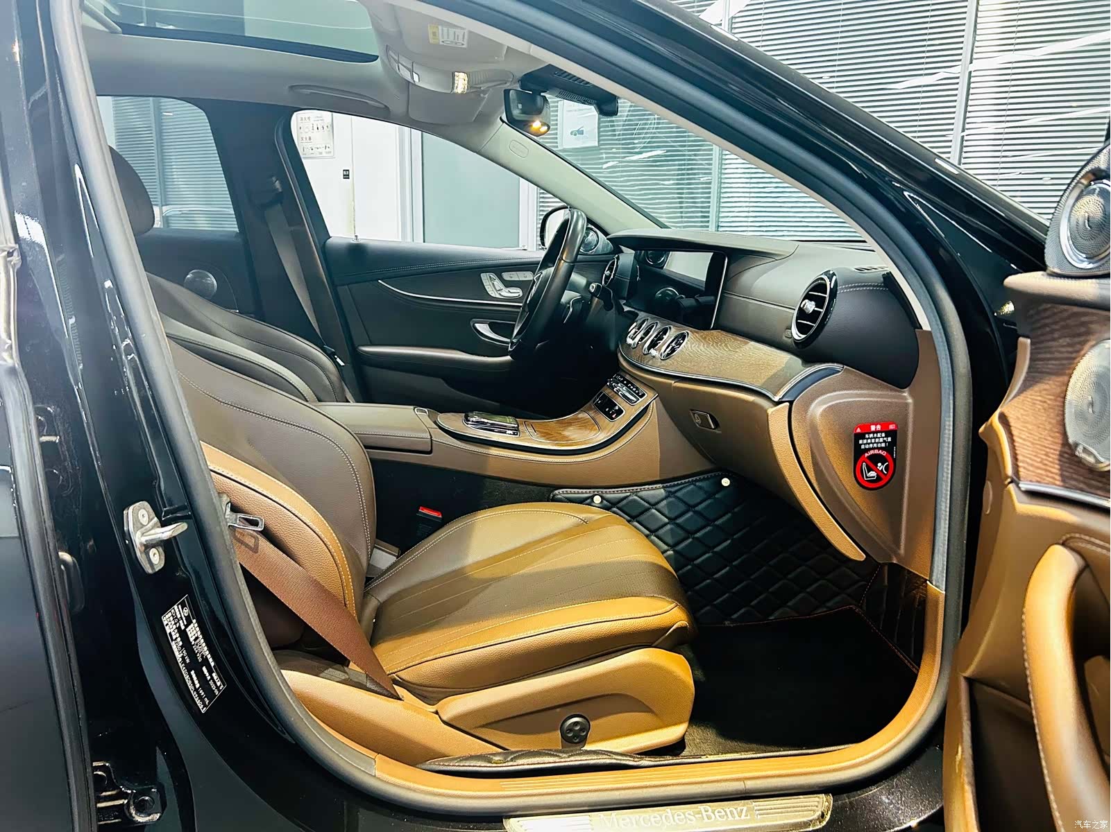 Mercedes-Benz E-Class, 2023 17