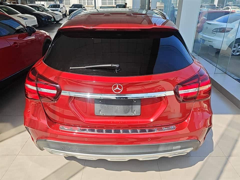 Mercedes-Benz GLA