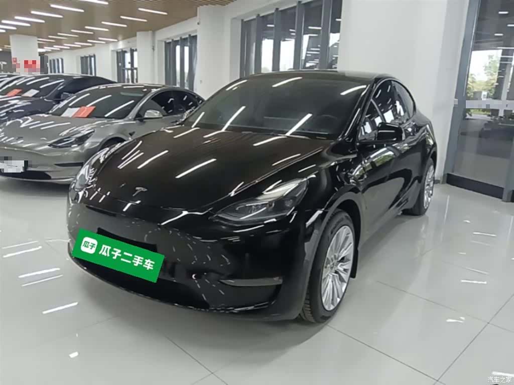 Tesla Model Y, 2023 1