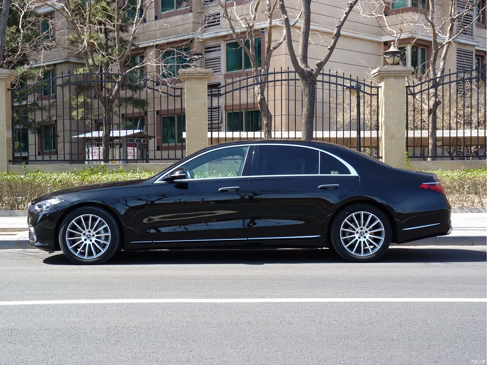Mercedes-Benz S-Class, 2024 3