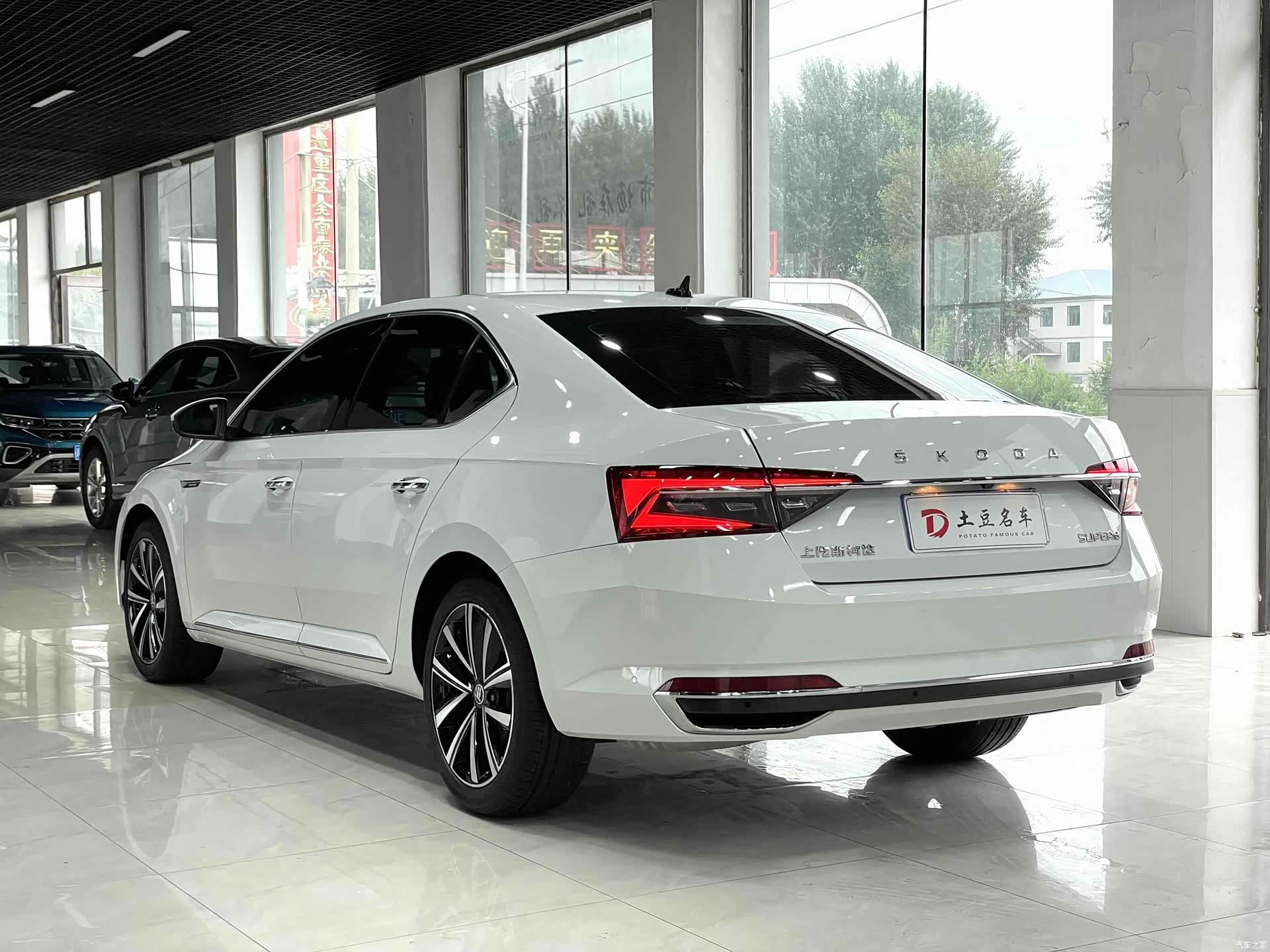 Skoda Superb, 2023 4
