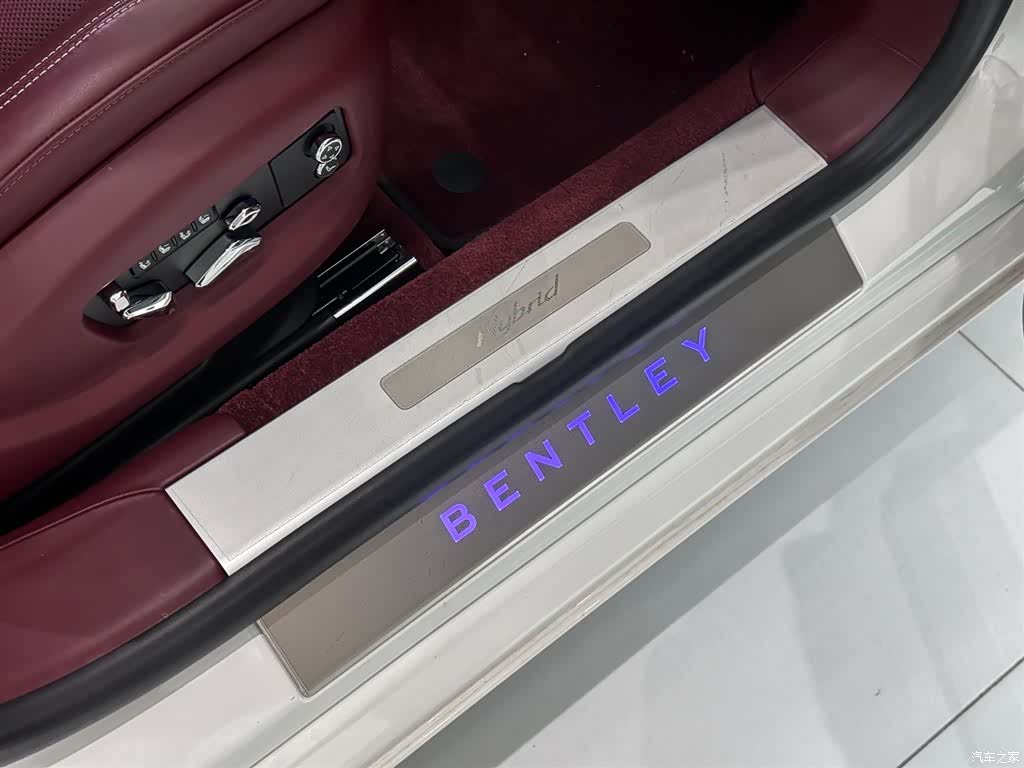 Bentley Flying Spur, 2023 9