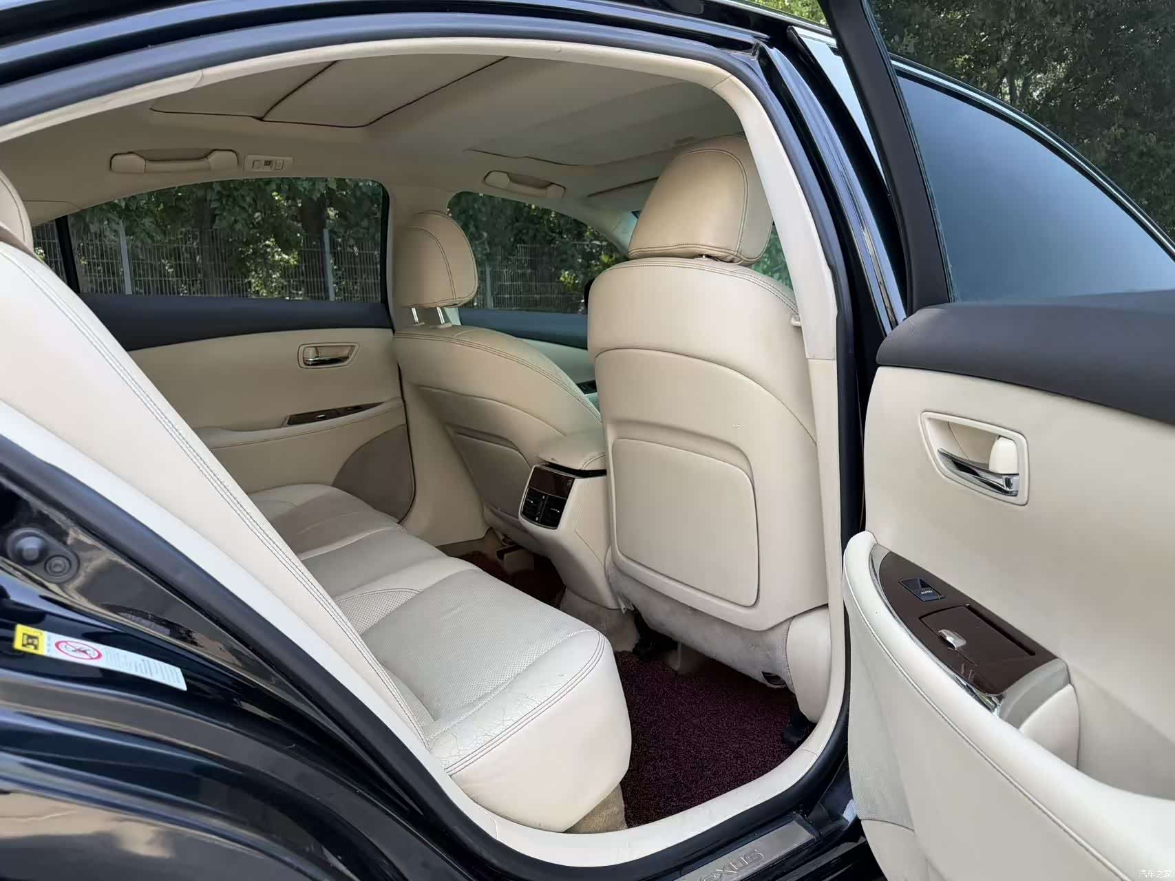 Lexus ES, 2011 7