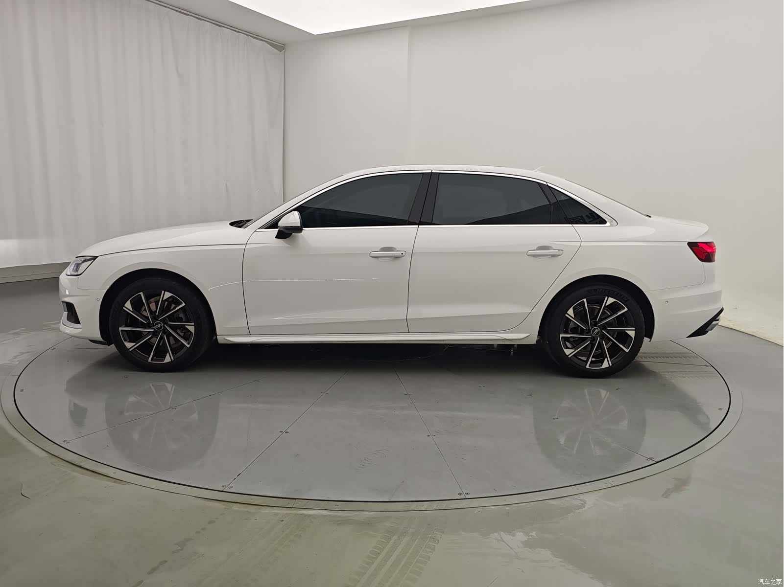 Audi A4L, 2022 4
