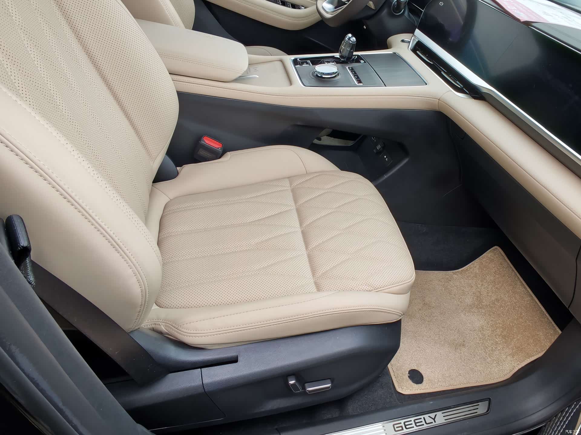 Geely Xingyue L, 2025 14