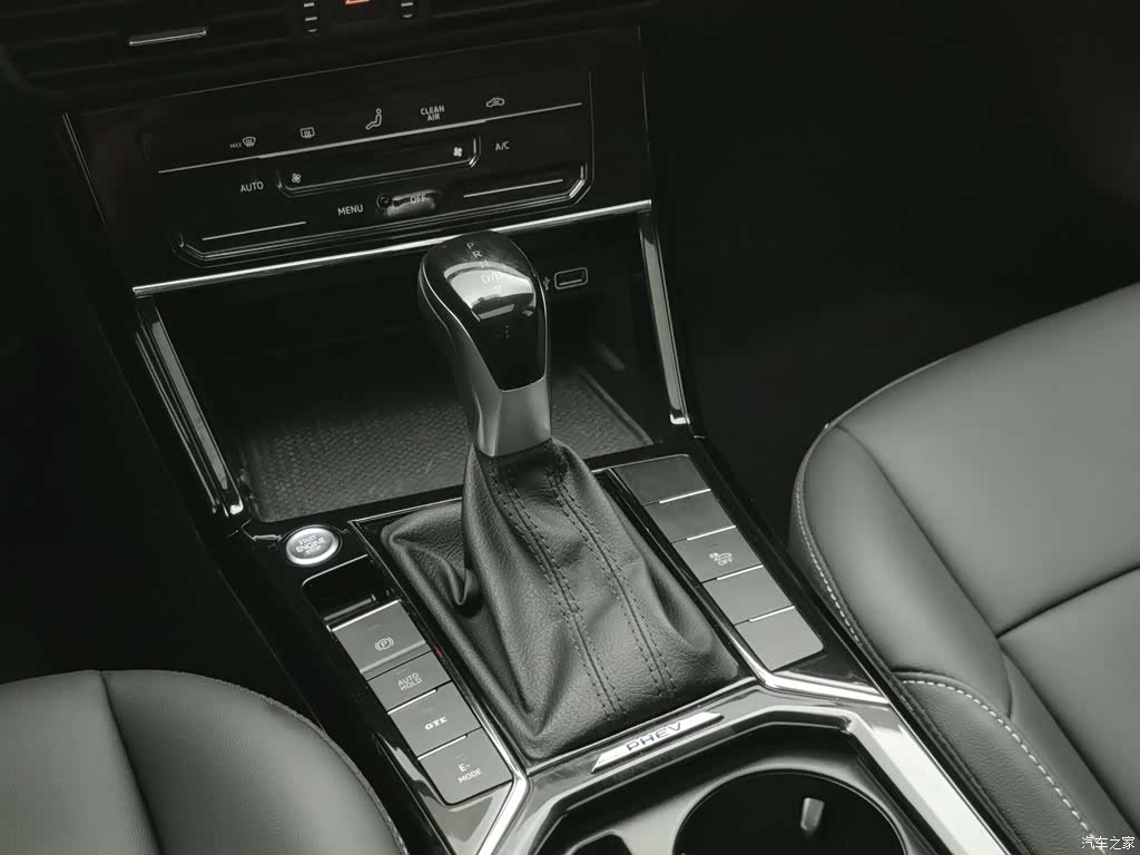 Volkswagen Passat, 2023 13