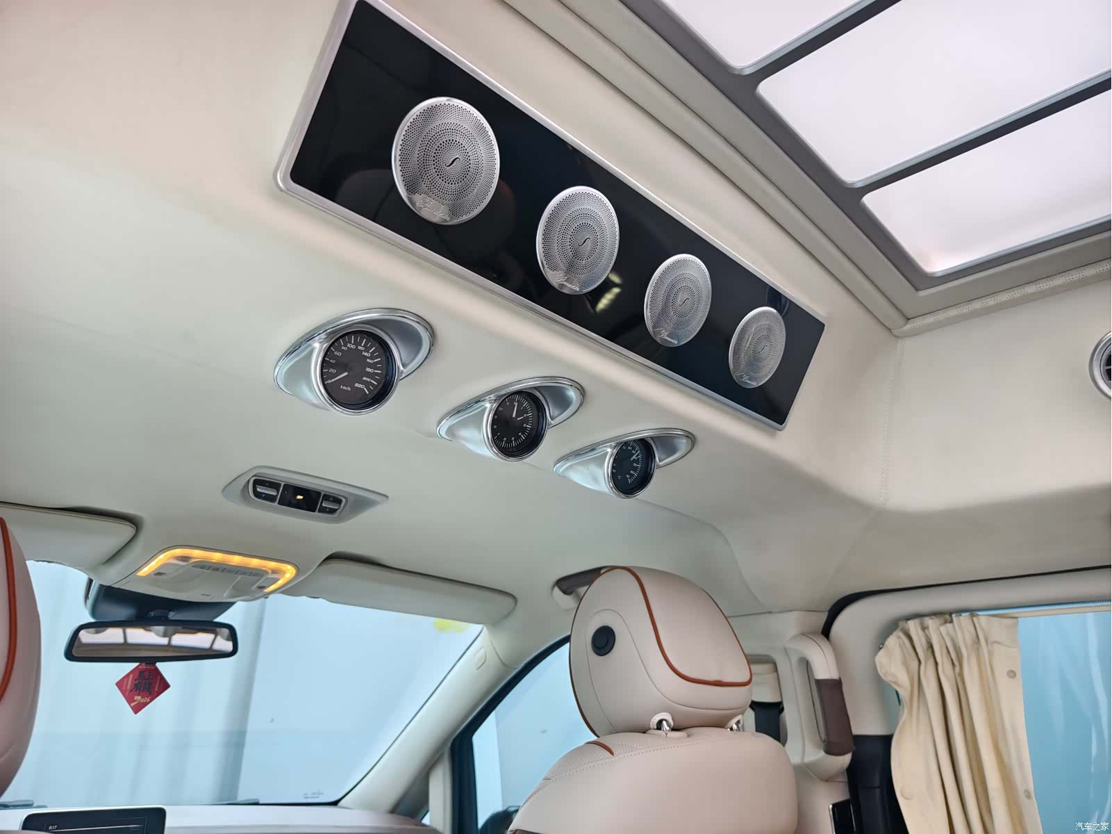 Mercedes-Benz V-Class, 2020 19