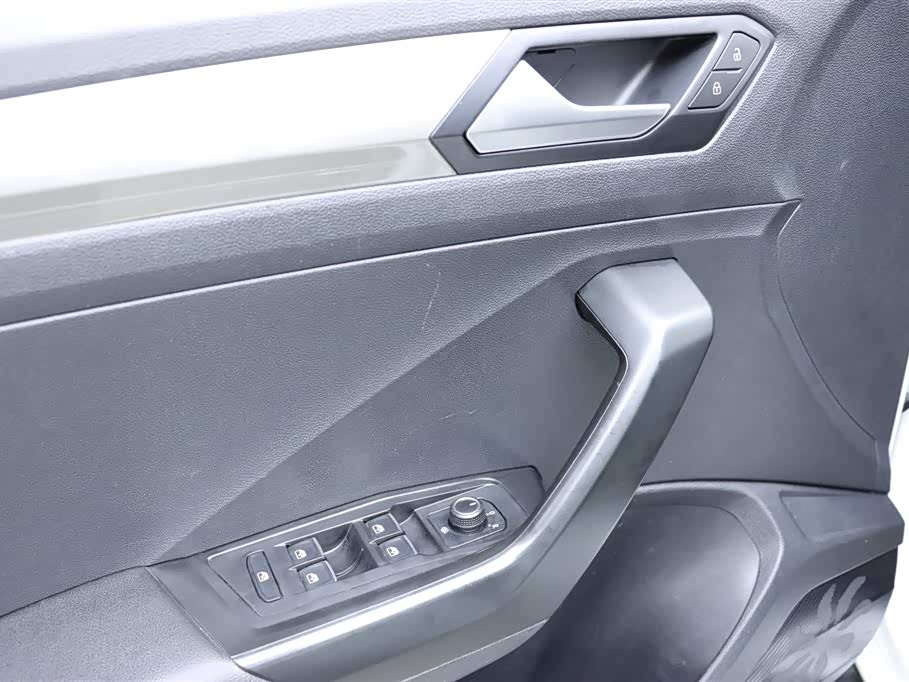 Volkswagen T-ROC exploring Songs