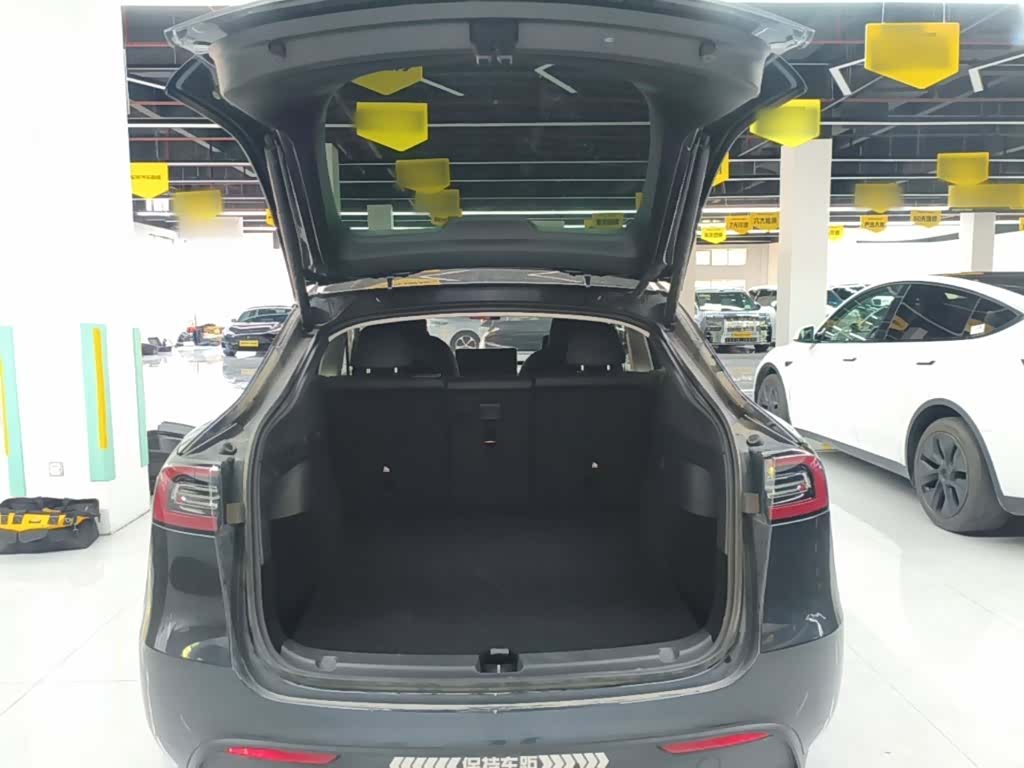 Tesla Model Y, 2024 19