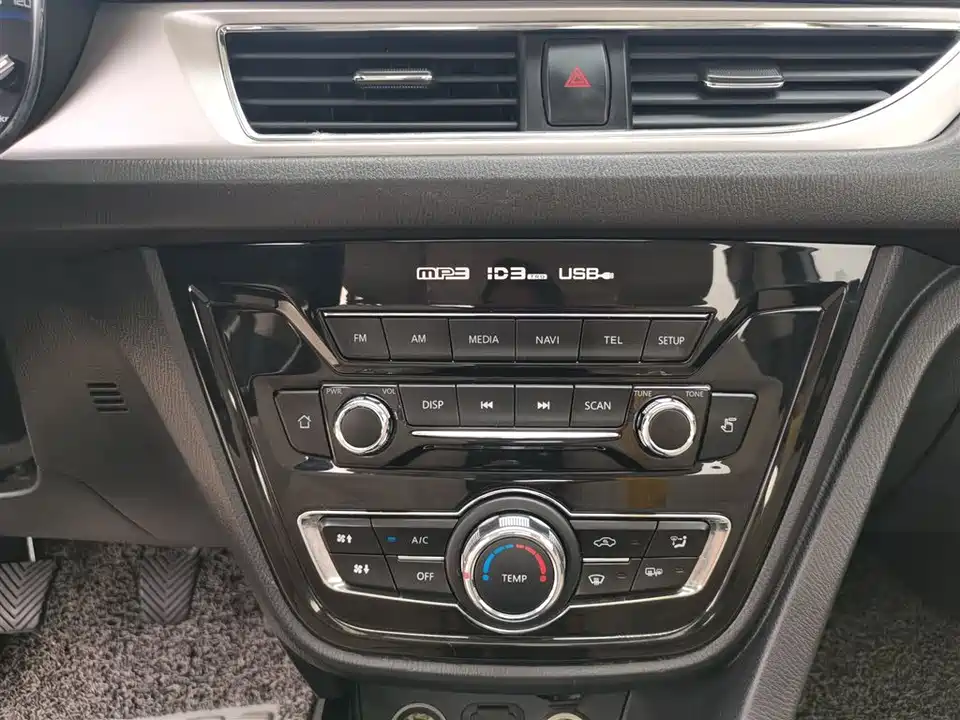 Changan Yuexiang V7
